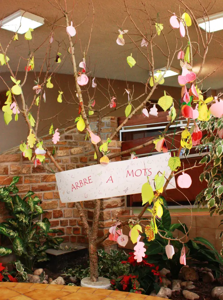 L'arbre à mots réalisé au Centre