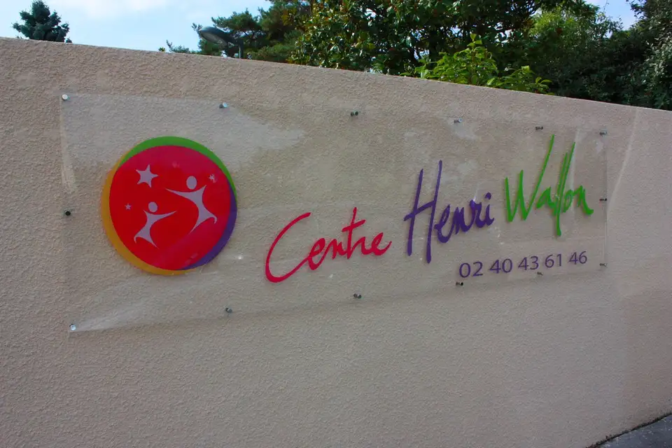 L'enseigne du Centre Henri Wallon